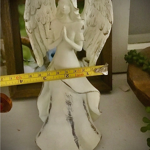 Angel praying beautiful - Picture 2 of 5